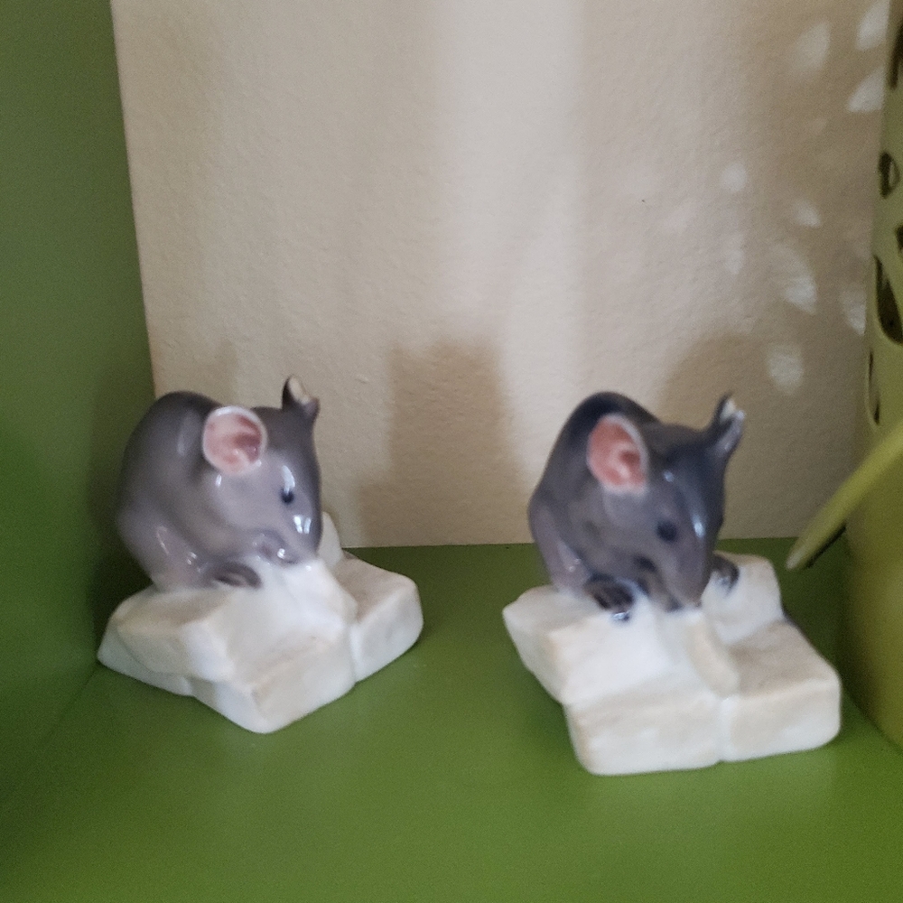 Mice figurines